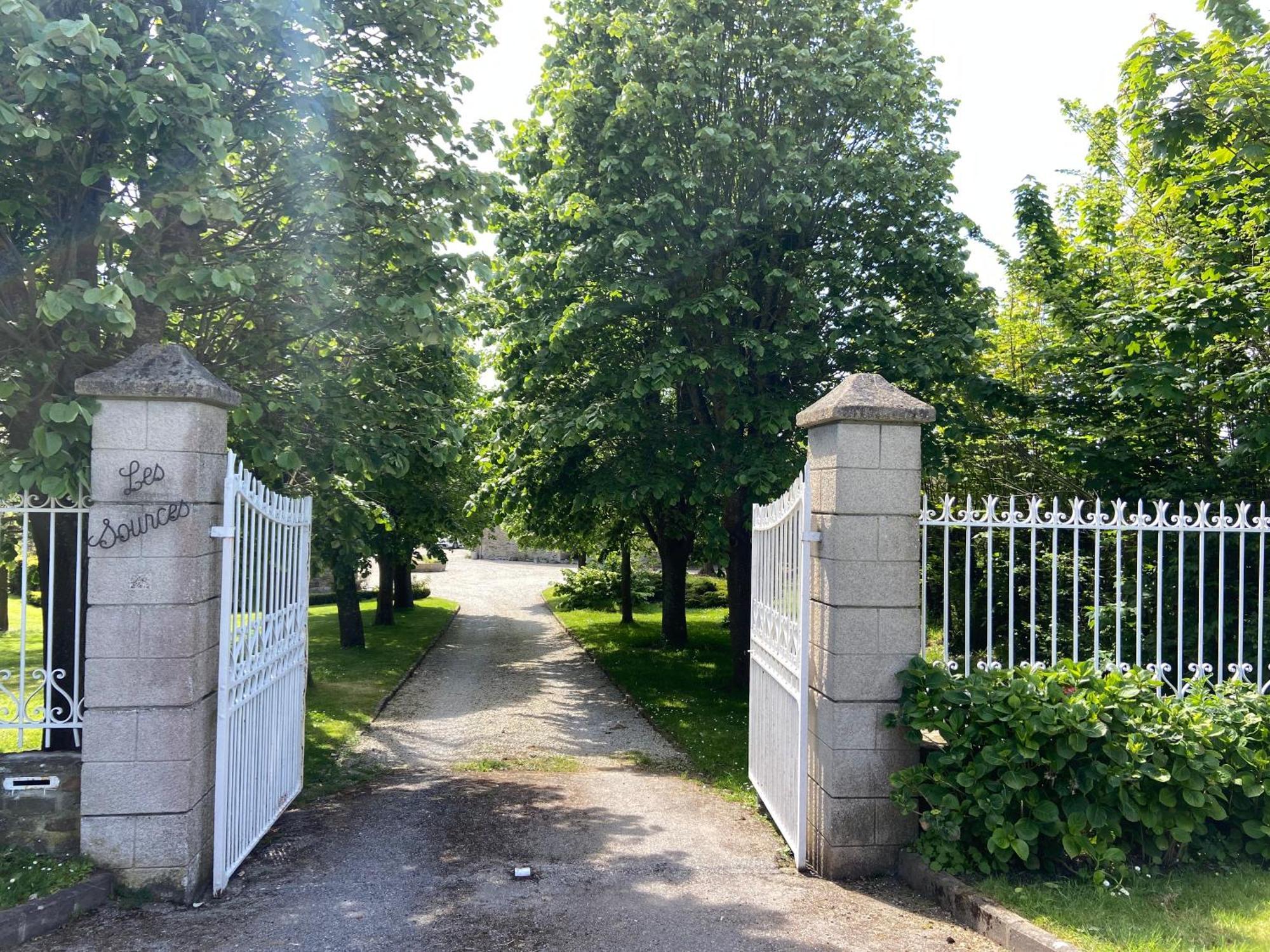 Chambres D'Hotes & Gites - Domaine Les Sources 포르바일 외부 사진